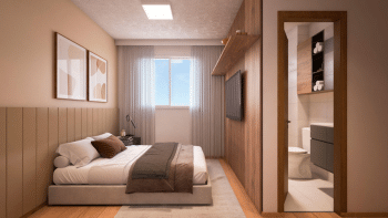 Imagem de um quarto de casal decorado em tons neutros com uma cama grande, quadros na parede, televisão e uma porta aberta que revela parte do banheiro.