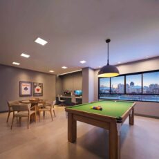 Salão de jogos com mesa de sinuca, espaço para xadrez e estações de videogame no Sevilha Residencial