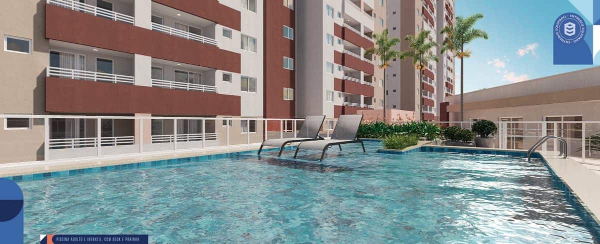 Piscina adulto e infantil com deck e prainha no Residencial Eloisio Sobral da Silveira, com espreguiçadeiras e paisagismo ao redor.