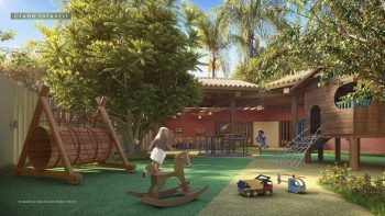 Área do clube infantil do Riviera Praia do Forte com brinquedos, casinha de madeira, escorregador e espaço lúdico em meio à natureza.