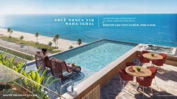 Perspectiva do rooftop do Smart Ipanema com piscina de borda infinita e vista deslumbrante para o mar de Salvador.