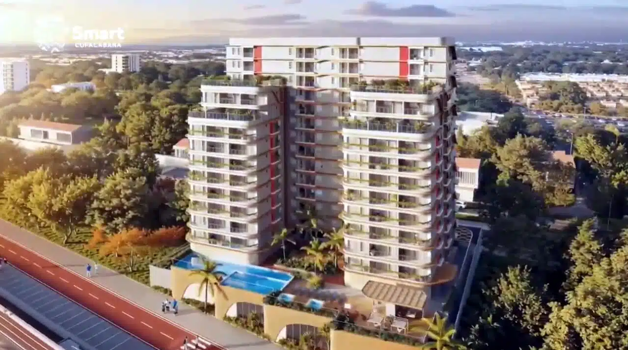 Imagem aérea da fachada moderna do Smart Copacabana, empreendimento da Construtora Cintra Mesquita localizado na Praia do Corsário, em Salvador.