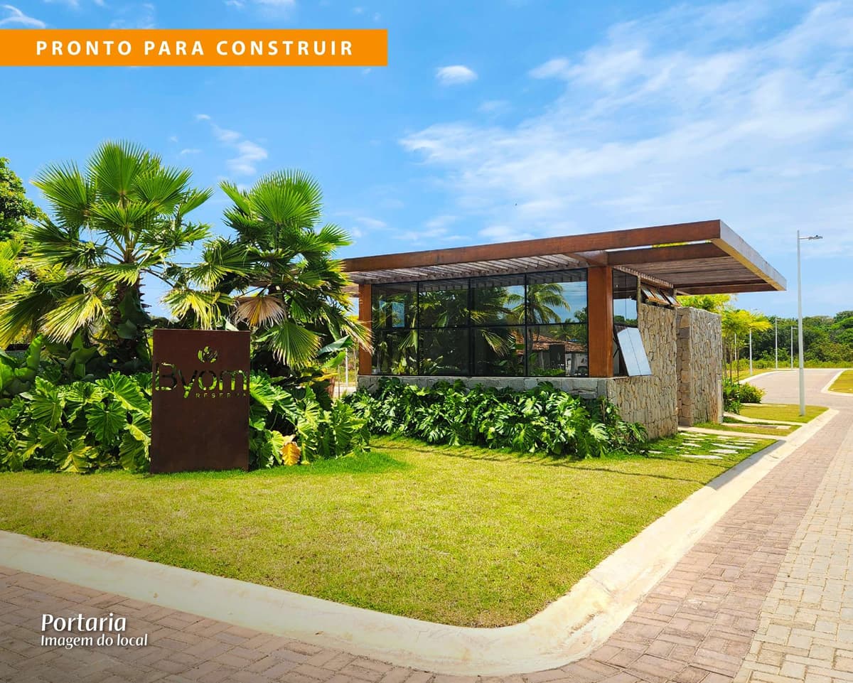 Portaria do Reserva Byom pronta para construir em Busca Vida Portaria moderna do Reserva Byom com arquitetura contemporânea, paisagismo tropical e acesso pavimentado em Busca Vida.